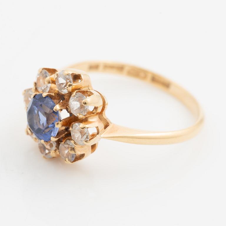 Ring, 18K guld med safir och vita stenar. 1940-tal.