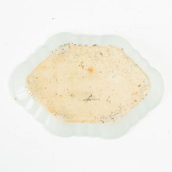 Fat, fyra stycken, tedosa, koppar, fyra stycken samt dosa emalj. Qingdynastin, 1700-tal samt 1700-tal.