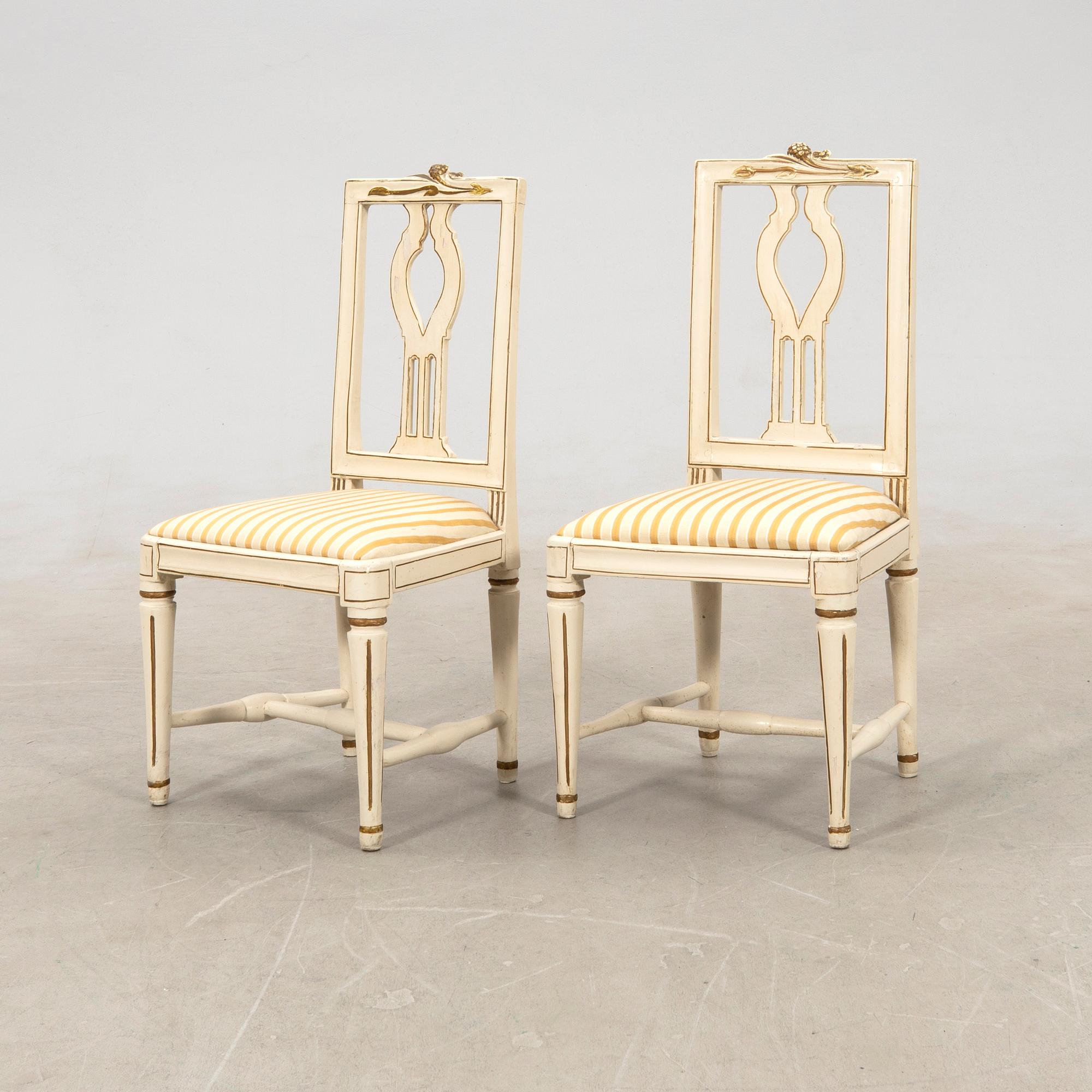 Stolar ett par, sengustavianska Lindomearbeten 1800-talets första hälft.