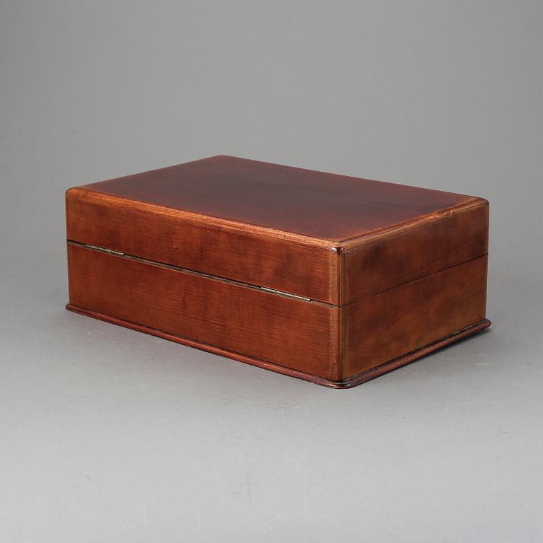 SPELSCHATULL MED OLIKA SPEL, sannolikt 1920-tal.