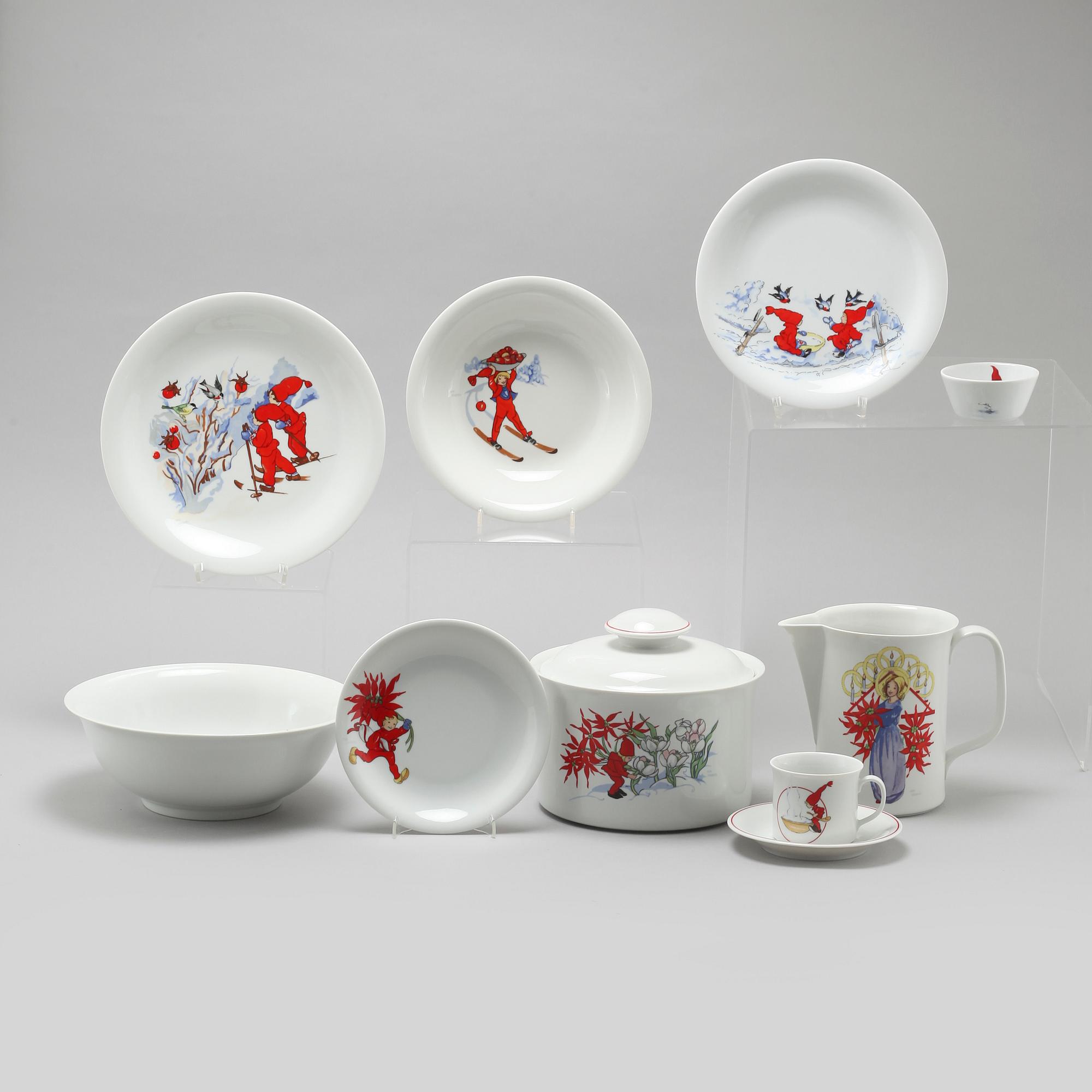 A porcelian set of table ware of 35 pcs, "Tomteul", Rörstrand, 20th century.