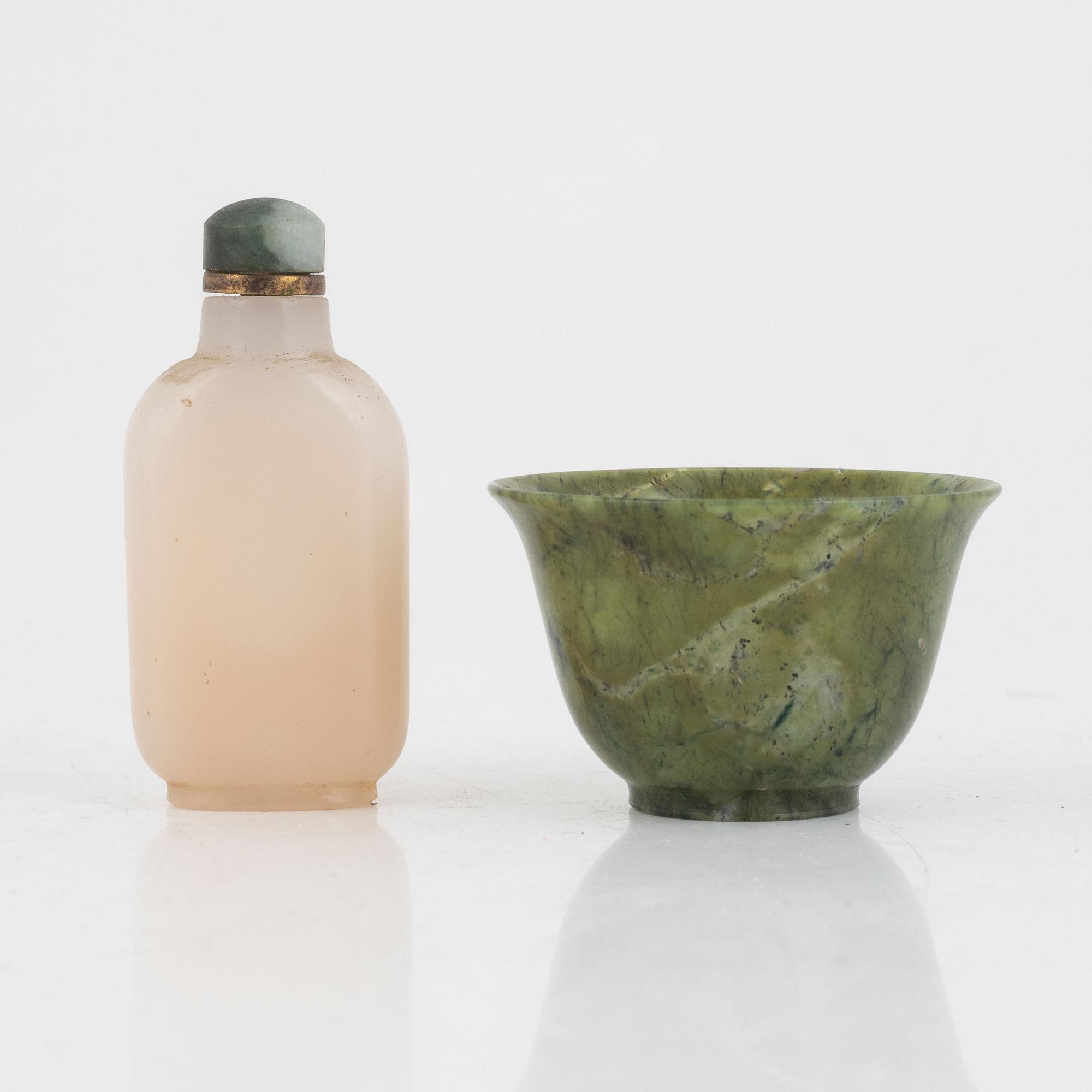 A Chinese agathe bowl and a white stone snuff bottle with stopper, 20th century.