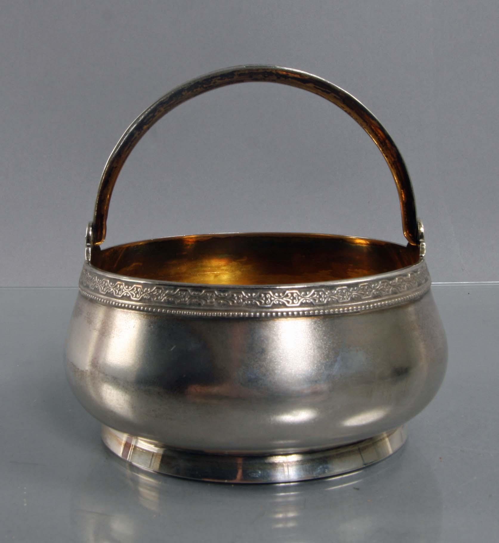 SKÅL MED HÄNKEL, silver. Ryssland.