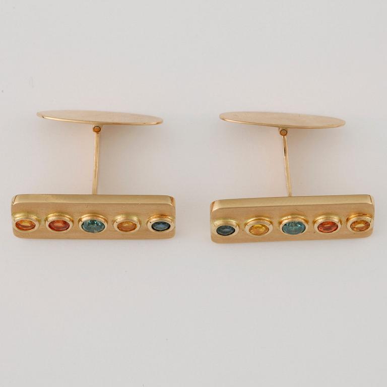 MANSCHETTKNAPPAR, ett par, 18k guld med blå diamant och olikfärgade ädelstenar. Vikt 17g.