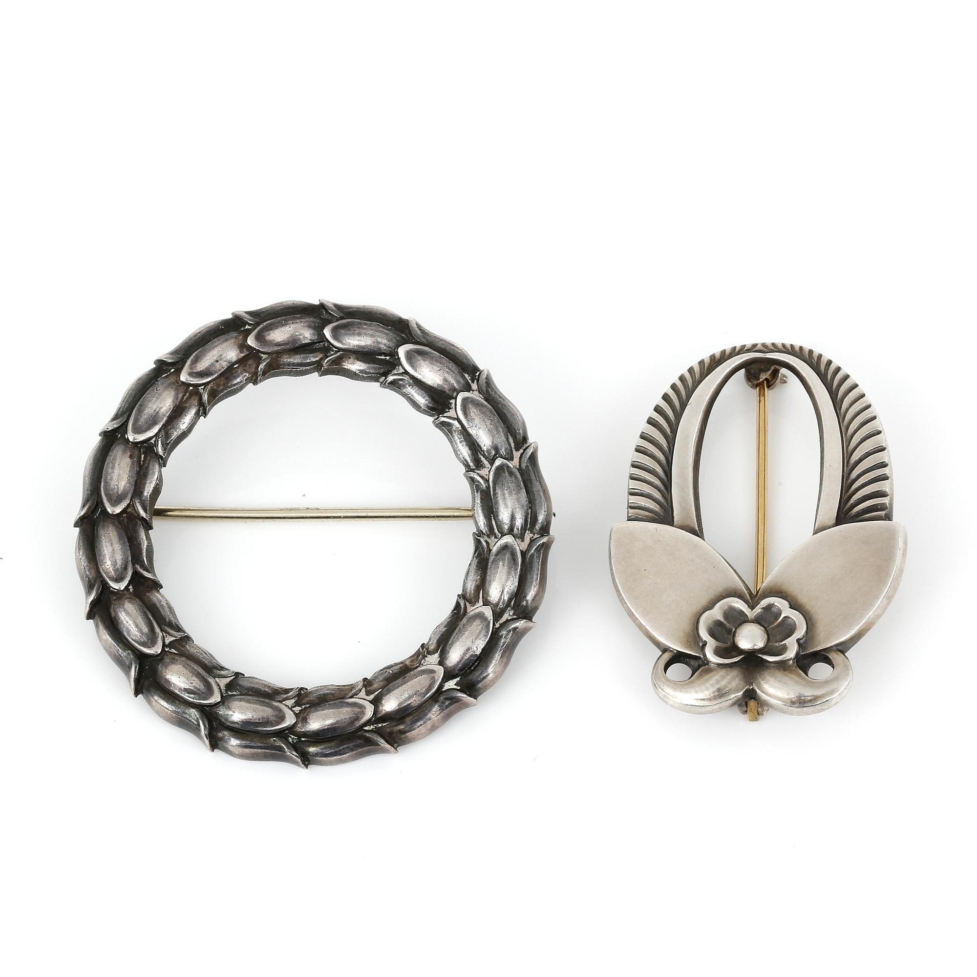 BROSCHER, 2 st, silver, Georg Jensen, Danmark, 1900-talets mitt. Total vikt ca 13,77 g.