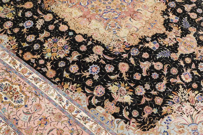 Matta, Täbris, part silk, s.k. 70 Radj, ca 350 x 250 cm.