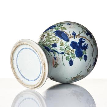 Vas, porslin. Qingdynastin, Kangxi (1662-1722).