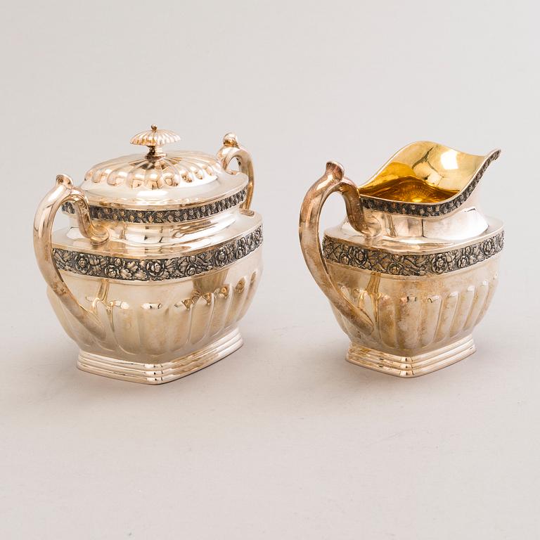 JUHO TEPPONEN, a lidded sugar bowl and a cream jug in silver with gilt interior, Helsinki 1936.