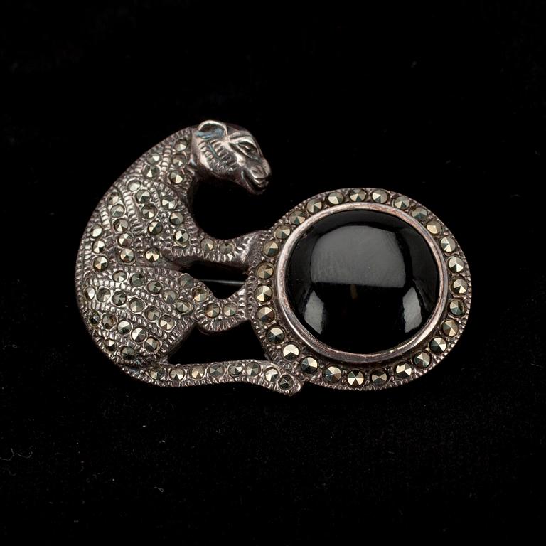 RINTAKORU, silver, onyx, markasiter. Stämplad 925.