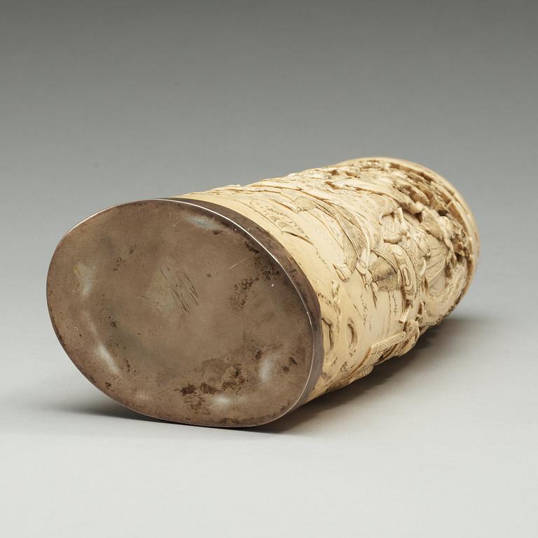 A scultptured Japanese ivory vase, Meiji period (1868-1912).