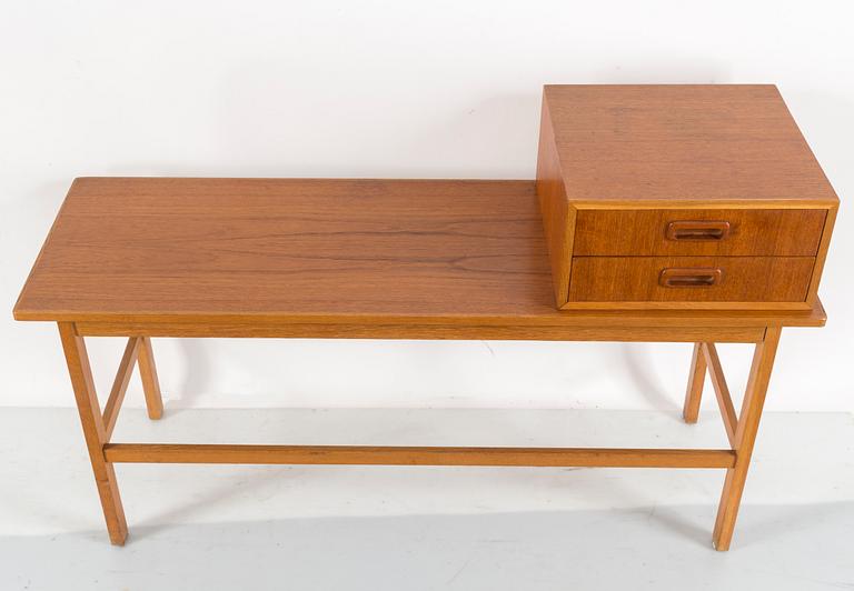 A SWEDISH MIRROR AND TABLE, oak and teak, signed with label "Eriksmåla glas". 1960s.