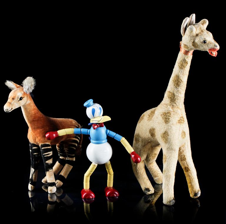 LEKSAKSDJUR, giraff, okapi samt Kalle Anka, 1900-tal.