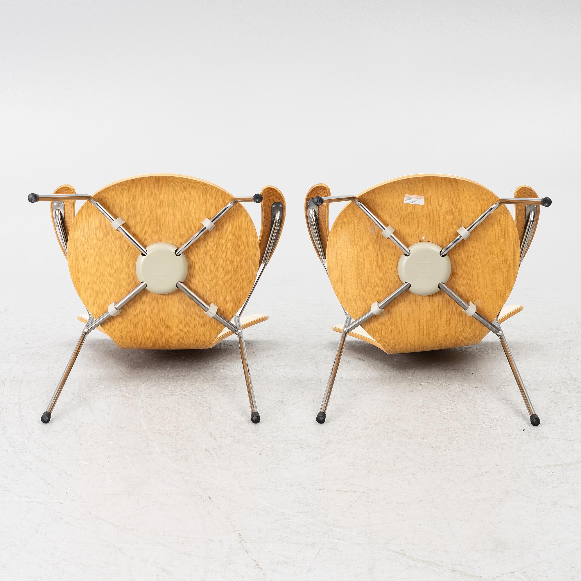 Arne Jacobsen, Armchairs, a pair, “The Seven”, Fritz Hansen, Denmark.