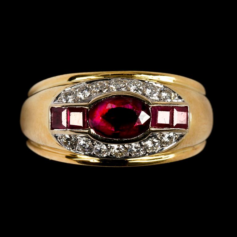 RING, rubiner med briljantslipade diamanter, tot. ca 0.40 ct.