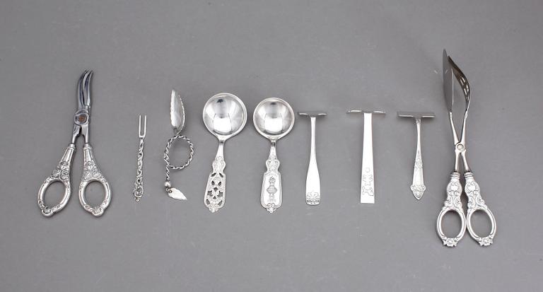 PARTI SILVER, 15 delar, bl.a Thorvald Marthinsen, Norge, 1900-talets första hälft. Vikt exkl delar med metall ca 571 g.