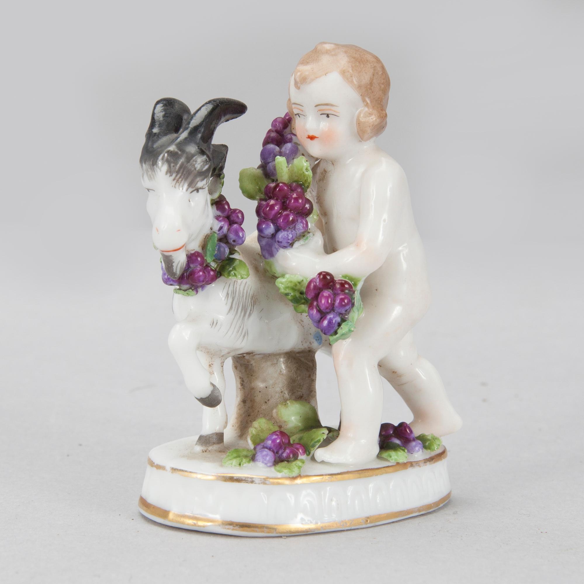 FIGURINER, 2 st, porslin, Mellaneuropa, troligen ca 1900.