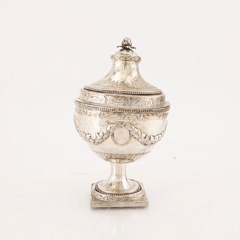 A Danish 18th century sivler sugar bowl mark of Copenhagen 1794 Luois XVI weigth 377 grams.