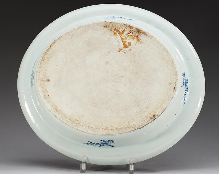 A large blue and white 'Fitz-Hugh' armorial charger, Qing dynasty, Jiaqing (1796-1820).