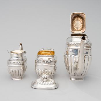 A 3-piece silver coffee set by Bruno Alexander Nylund, Helsingfors 1919. Weight circa 1336 g.