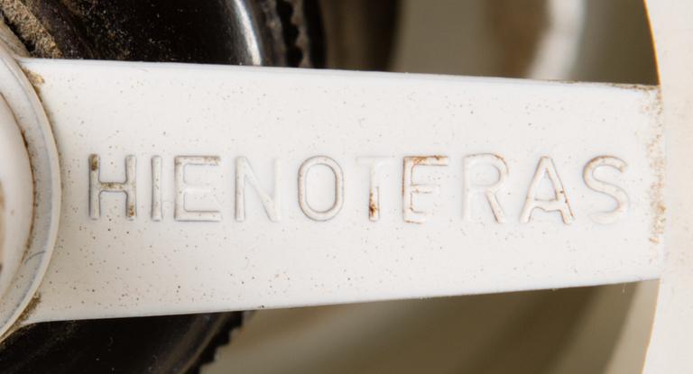 ILMARI TAPIOVAARA, RIIPPUVALAISIN. Maija Mehiläinen. Suunniteltu 1955, Asko/Hienoteräs.