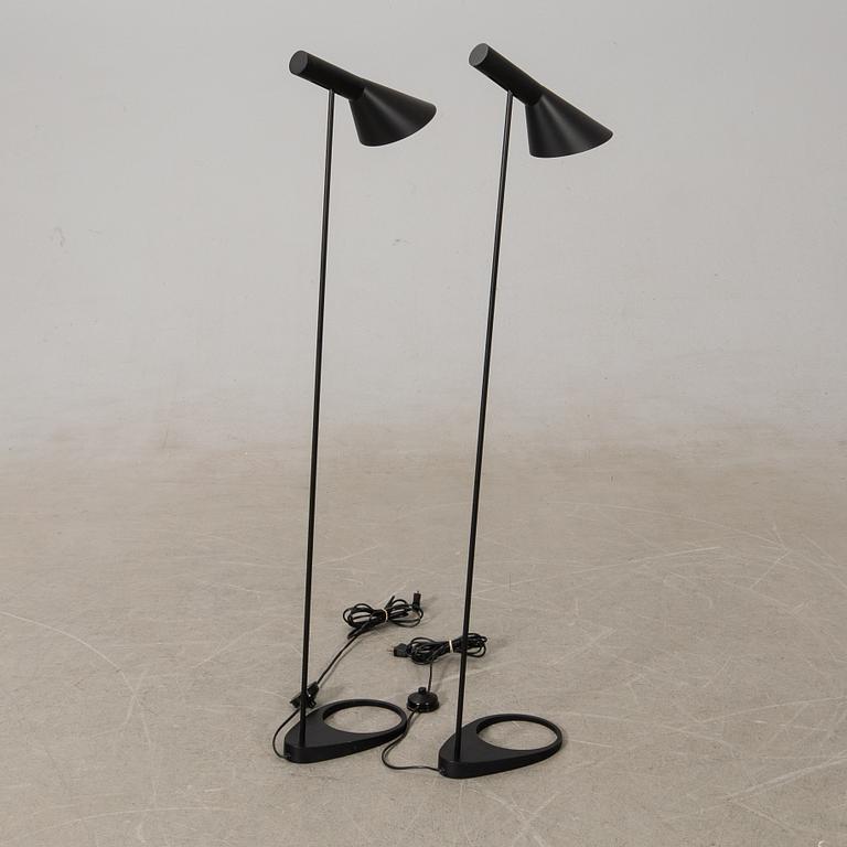 Arne Jacobsen, golvlampor 1 par, "AJ" för Louis Poulsen, Danmark.