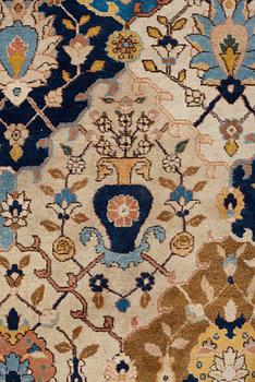 A CARPET, semi-antique Tabriz, ca 359,5 x 281 cm.