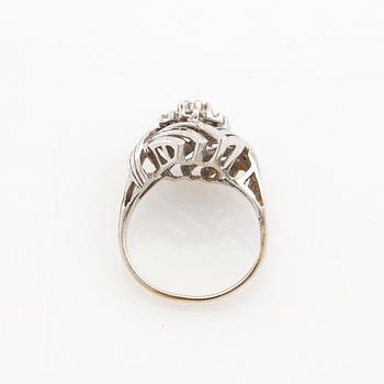 Ring 18K white gold set with round brilliant-cut diamonds.