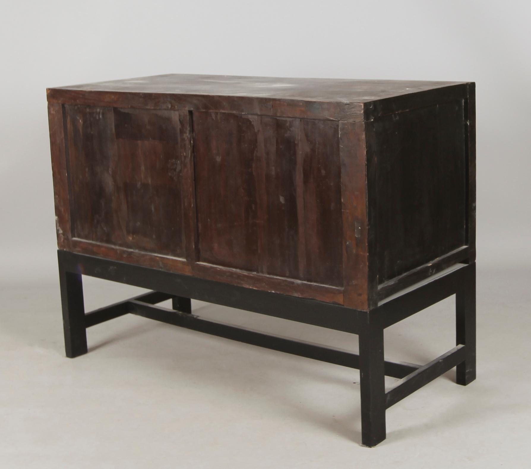 SKÅP, ostindisk stil, 1900-talets andra hälft.