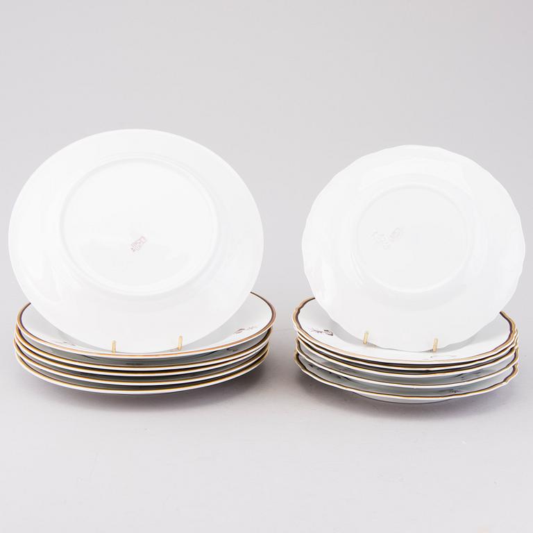 A 16-pcs set of 1930s-1940s 'Diana' tableware from Arabia, Finland.