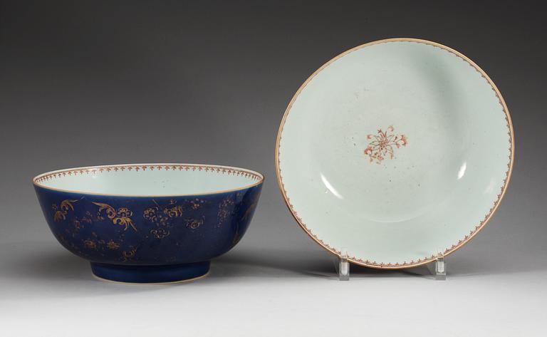 BÅLSKÅLAR, ett par, kompaniporslin. Qing dynastin, Qianlong (1726-95).