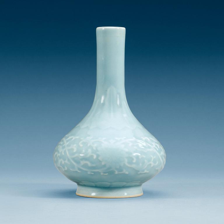 A clarie de lune glazed vase, late Qing dynasty with Qianlong seal mark.