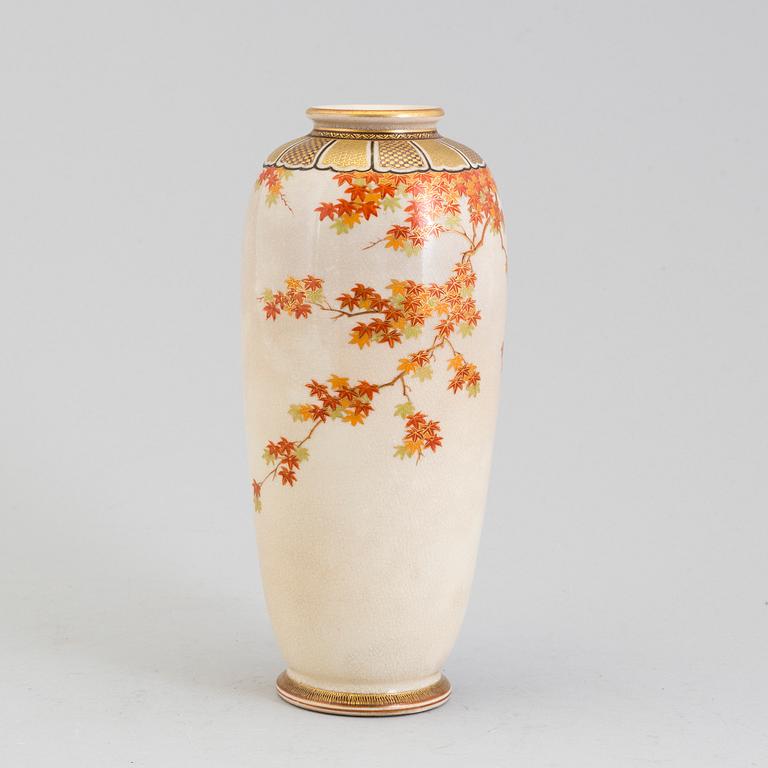 A Japanese satsuma vase, Meiji period (1868-1912).