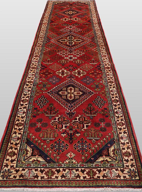 A Josaghan runner carpet, 423 x 100 cm.