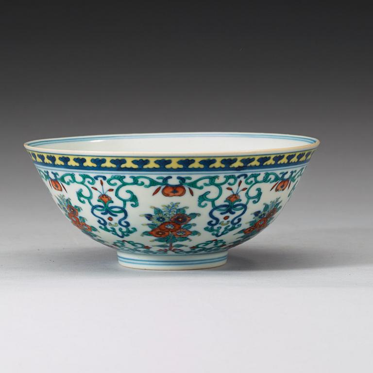 A doucai bowl, late Qing dynasty (1644-1912) with Daoguang charactere mark.