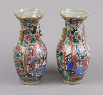 VASER, ett par, porslin, Kanton, Kina, 1800-tal.