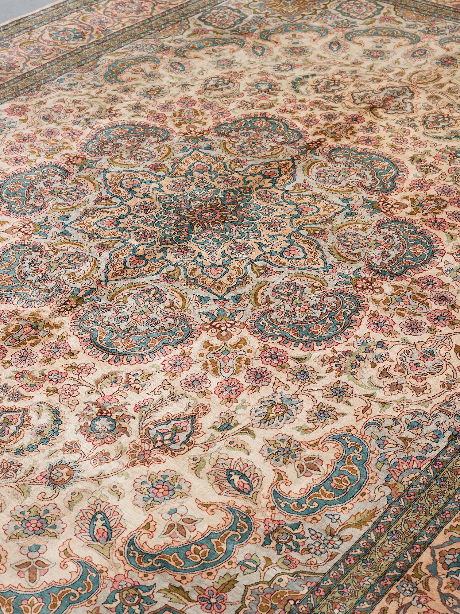 MATTO, an old silk Turkey, ca 428 x 299-307 cm.