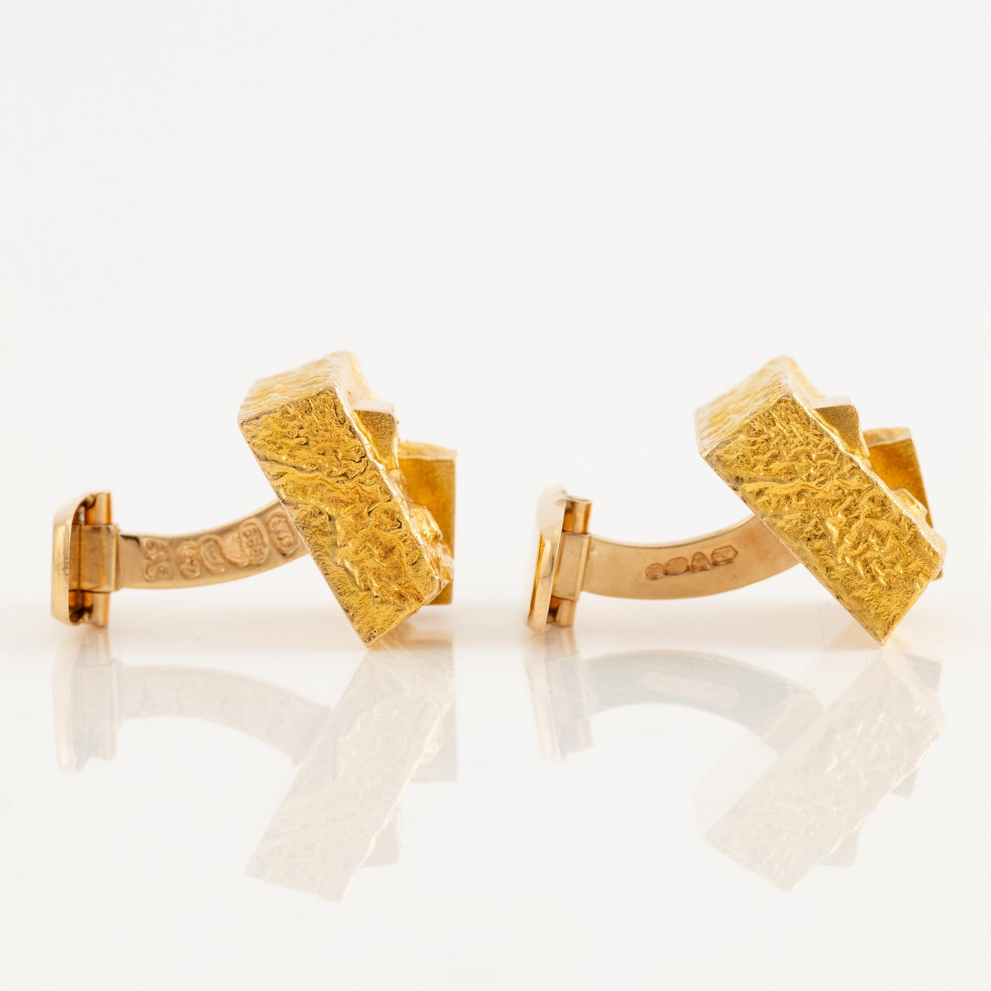 A pair of cufflinks 14K gold.