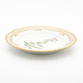 Royal Copenhagen, Plate, "Flora Danica", 1969-1974.
