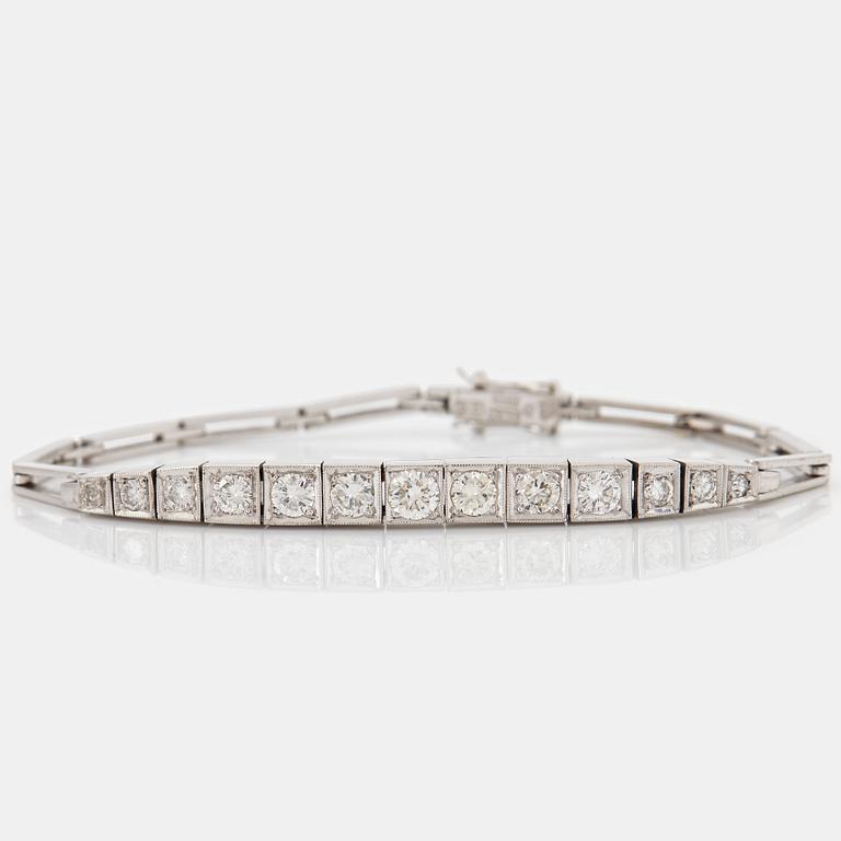 Armband 18K vitguld med runda briljantslipade diamanter.