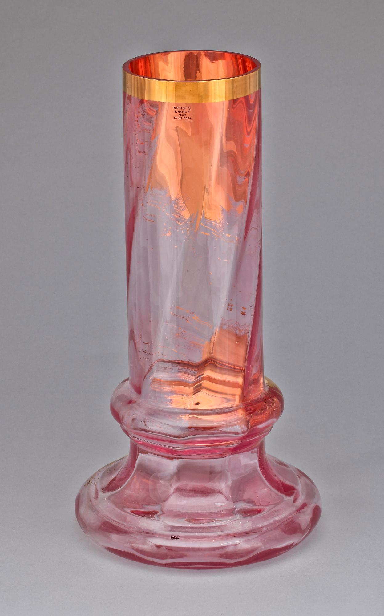 VAS, glas, "Jackie ", Åsa Jungnelius, Kosta Boda, 2000-tal, sign numr 7040817.