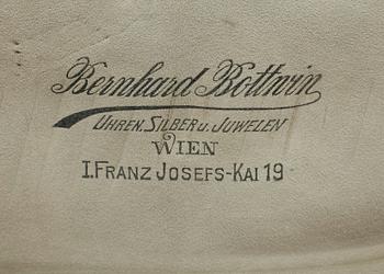 SCHATULL MED SILVERBESTICK, 132 delar, Österrike, 1800/1900-tal. Tot. vikt exkl. schatull ca 7323g.