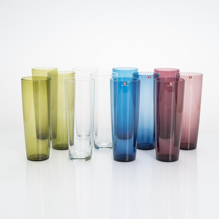 12 glas, Tapio Wirkkala, modell 2204 och tillbringare, Erkki Vesanto, modell 2438. Iittala.