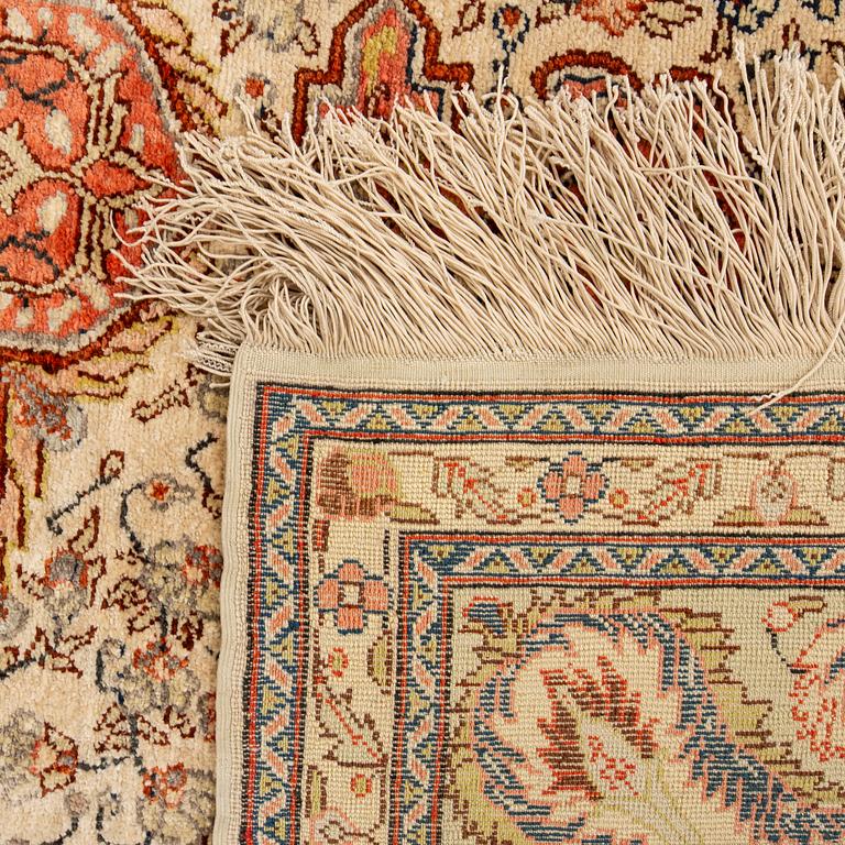 Carpet, silk, approx. 182 x 130 cm.