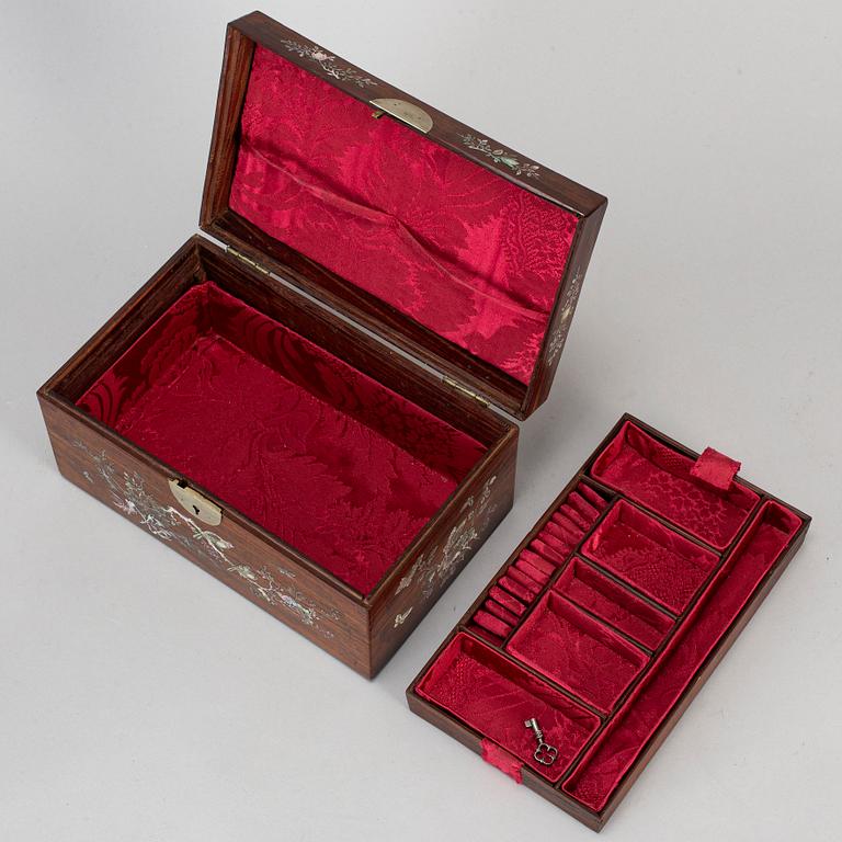 A Chinese box with cover, presumably Zitan wood, early 20th century.