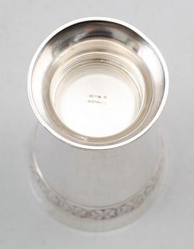 BÄGARE, silver, CG Hallberg, Stockholm 1916. Vikt ca 159 g.