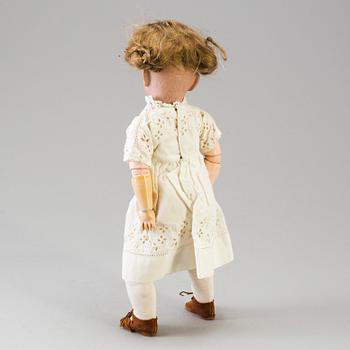 A bisque head doll 101 "Marie" by Kämmer & Reinhardt, ca 1909.