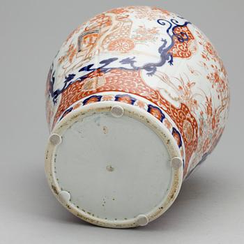 URNA, porslin, Japan, omkring 1900.