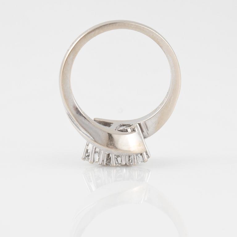RING, med 3 briljantslipade diamanter ca 0.45 ct.