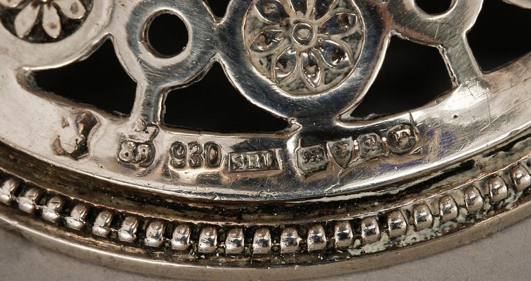 PARTI SILVER, 2+2+1, England, bla Chester, omkring sekelskiftet 1900. Totalvikt utan glas, ca 600 gram.