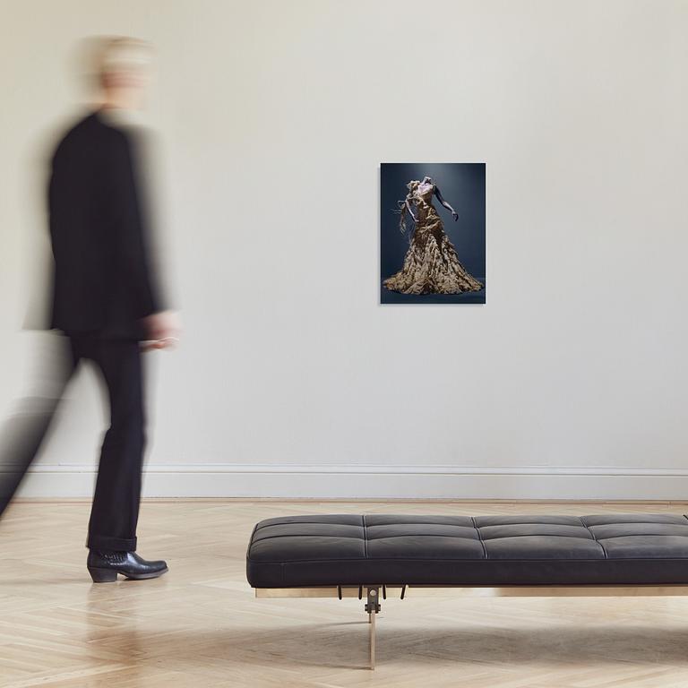 Sølve Sundsbø, "Oyster Dress", 2010.